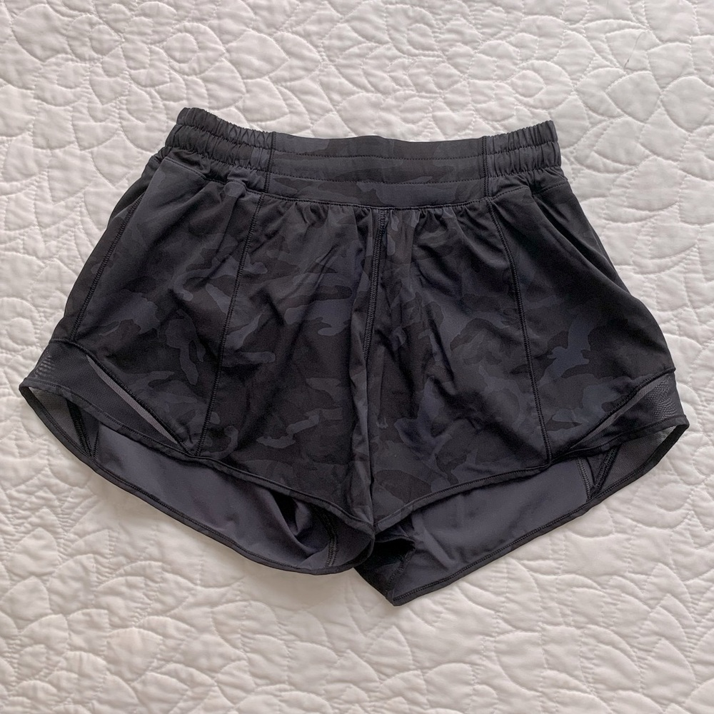 Lululemon Hotty Hot Low Rise 4” Lined Short